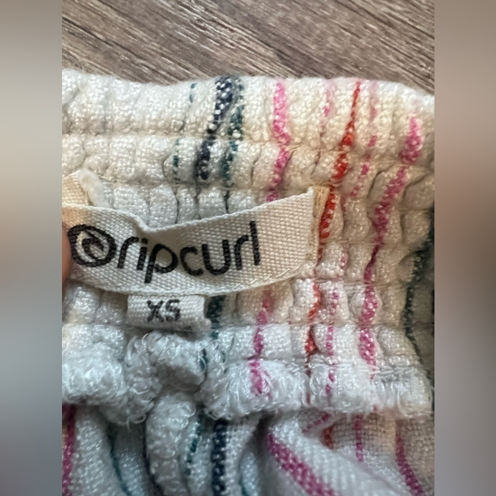 Girls Ripcurl Shorts - Picture 3 of 4